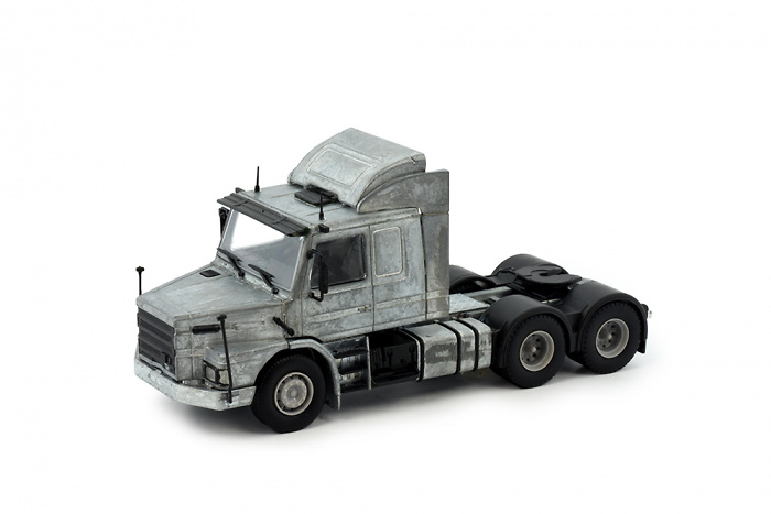 Bausatz zum Zusammenbau des Scania T142 6x4 Tekno 83412 im Maßstab 1:50 