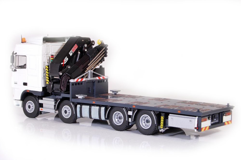 DAF XF 105 SC 4 ejes con plataforma y grua, Tekno 1/50 61972 