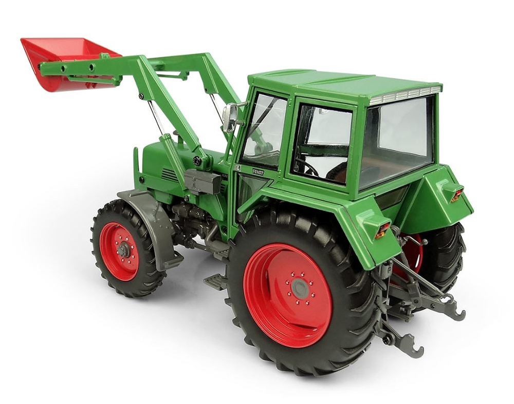 Fendt Farmer 108LS mit Frontlader Universal Hobbies 5251 Masstab 1/32 