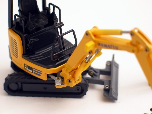 Galeo Komatsu PC18MR Old Cars Masstab 1/32 