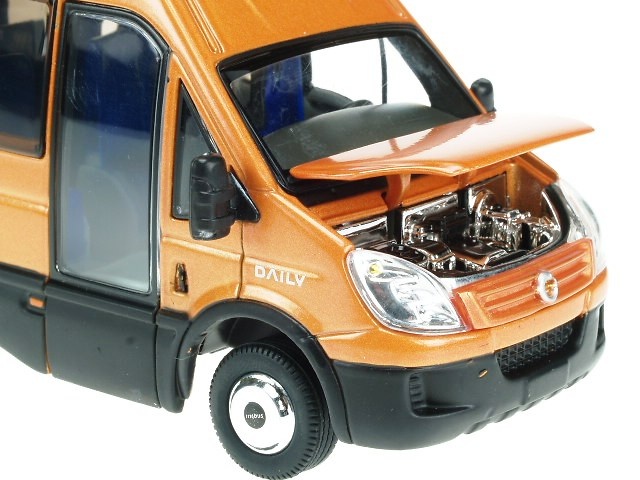 IVECO NEW MODEL Minibus Ros 1/43 