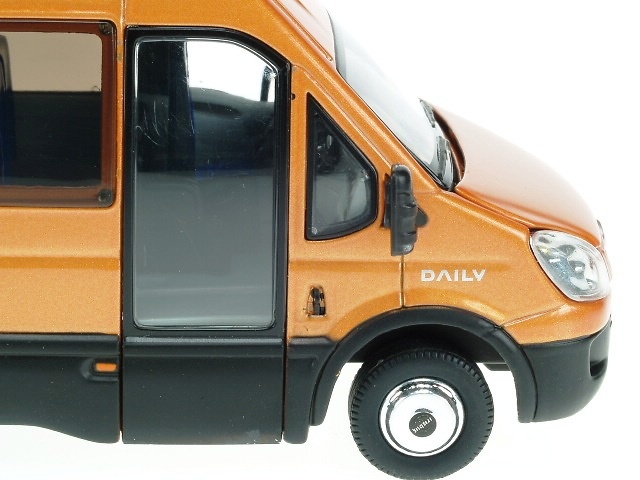 IVECO NEW MODEL Minibus Ros 1/43 