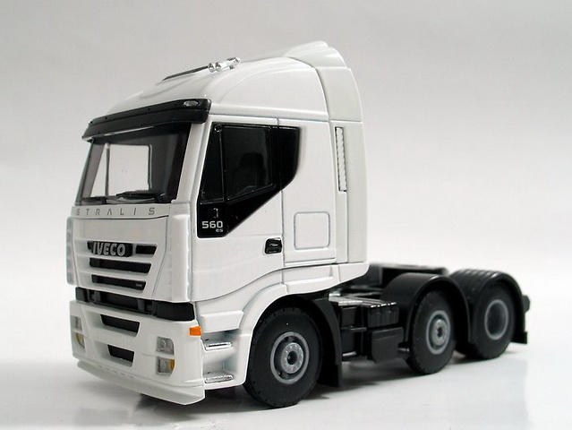 IVECO Stralis ES 6x2 Weiss Liontoys 1/50 