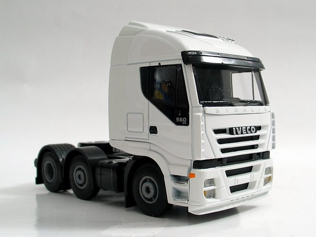 IVECO Stralis ES 6x2 Weiss Liontoys 1/50 