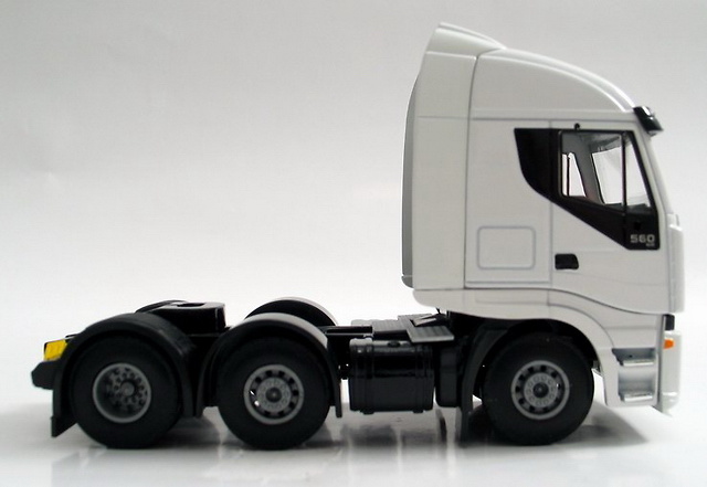 IVECO Stralis ES 6x2 Weiss Liontoys 1/50 