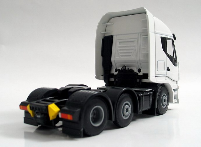 IVECO Stralis ES 6x2 Weiss Liontoys 1/50 