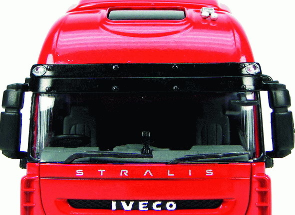 Iveco Stralis 500 Zugmaschine Rot Universal Hobbies 5670 Masstab 1/50 