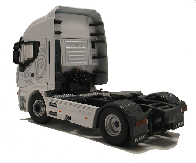 Zugmaschine Iveco Stralis Universal Hobbies 5671 