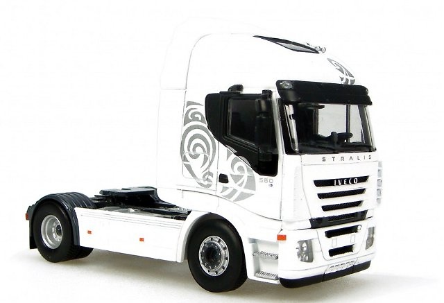 Iveco Stralis 500 Zugmaschine Weiss, Universal Hobbies 5671 1/50 