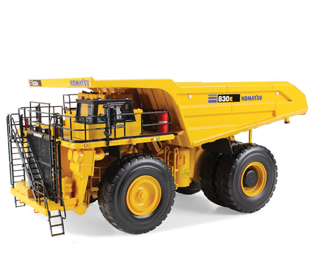 Komatsu 830E-AC Dump Truck First Gear 3273 Maß­stab 1/50 