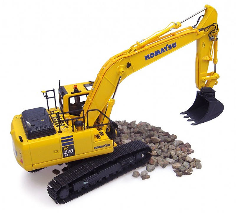 Komatsu PC210LCi-10 Bagger, Universal Hobbies 8094 Masstab 1/50 