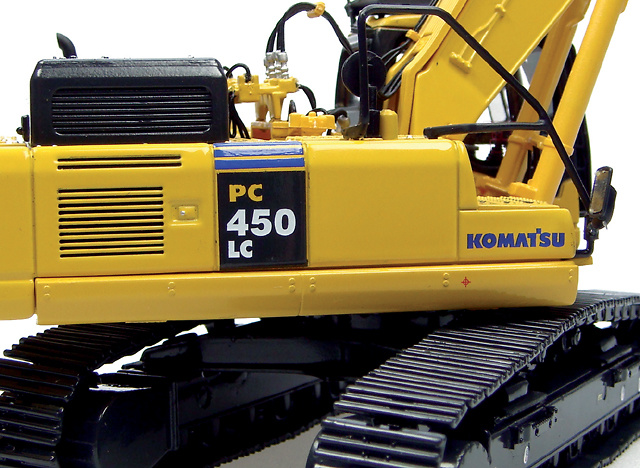 Komatsu PC450LC Bagger Universal Hobbies 8004 Masstab 1/50 