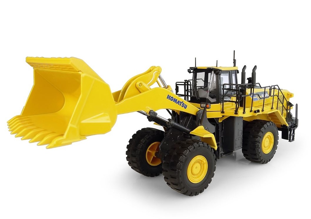 Komatsu WA600-8 Radlader Universal Hobbies 8127 Masstab 1/50 