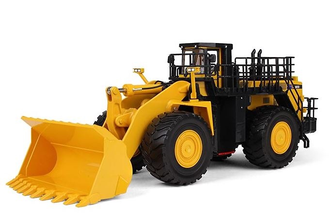 Komatsu WA900-3 First Gear 3301 Masstab 1/50 