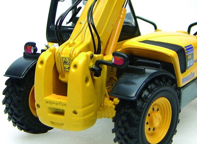 Komatsu WH613 Universal Hobbies 8002 