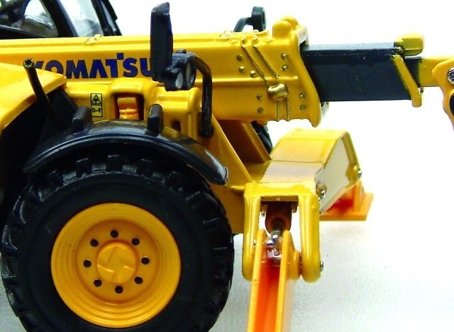 Komatsu WH613 Universal Hobbies 8002 