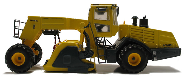 MPH 125 Bomag Recycler / Soil stabilizer Masstab 1/50 