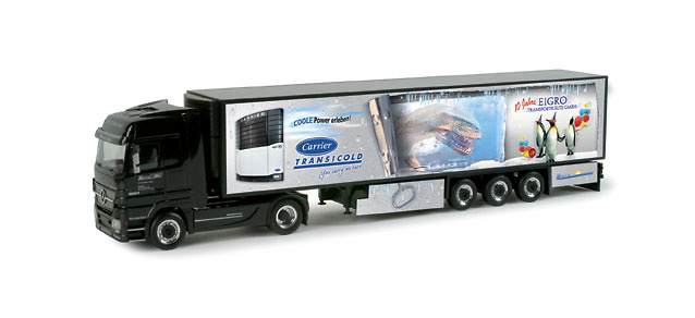 Mercedes-Benz Actros Black Edition Kühlkoffer-Sattelzug 