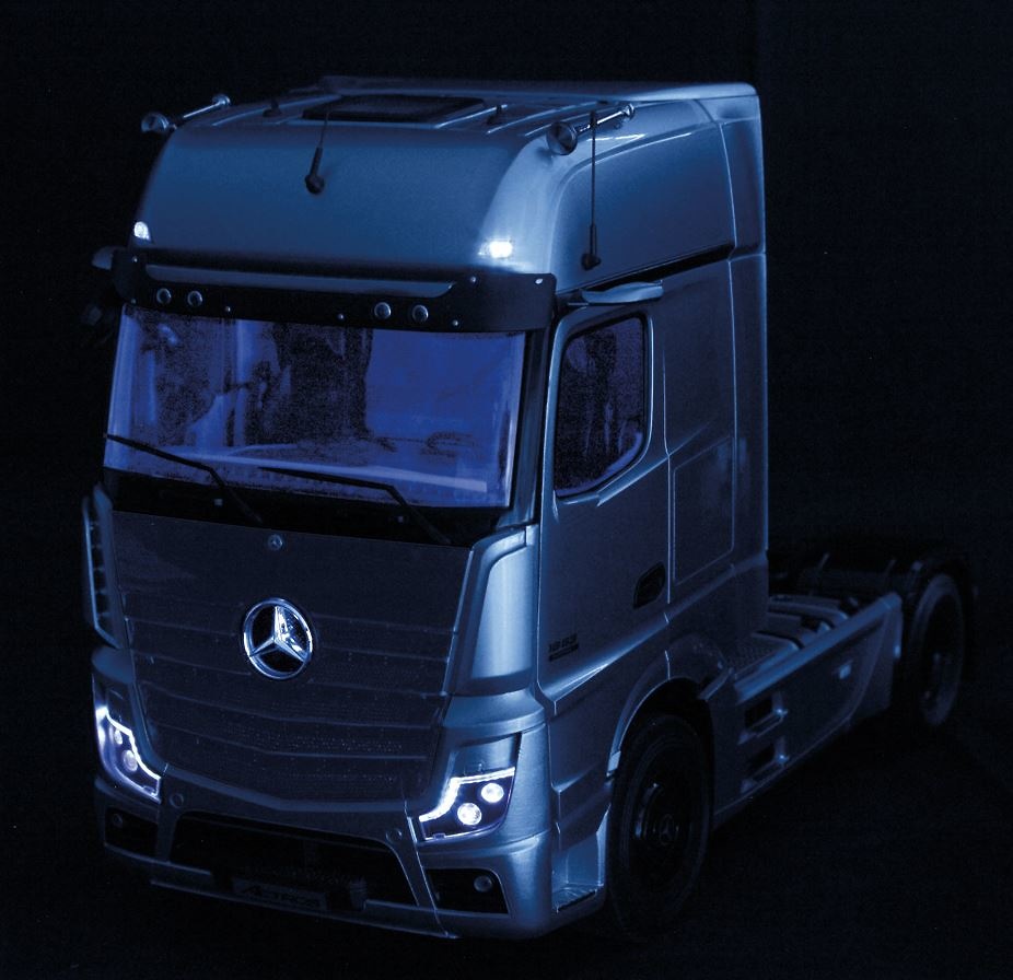 Mercedes-Benz Actros GigaSpace 4x2 weiß Nzg Modelle 1024/40 Maßstab 1/18 