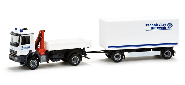 Mercedes-Benz Actros S Allradkipper mit Ladekran und Koffer-Anhänger 