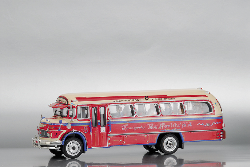 Mercedes Benz LO1112 Bus America del Sur PCXXIs 