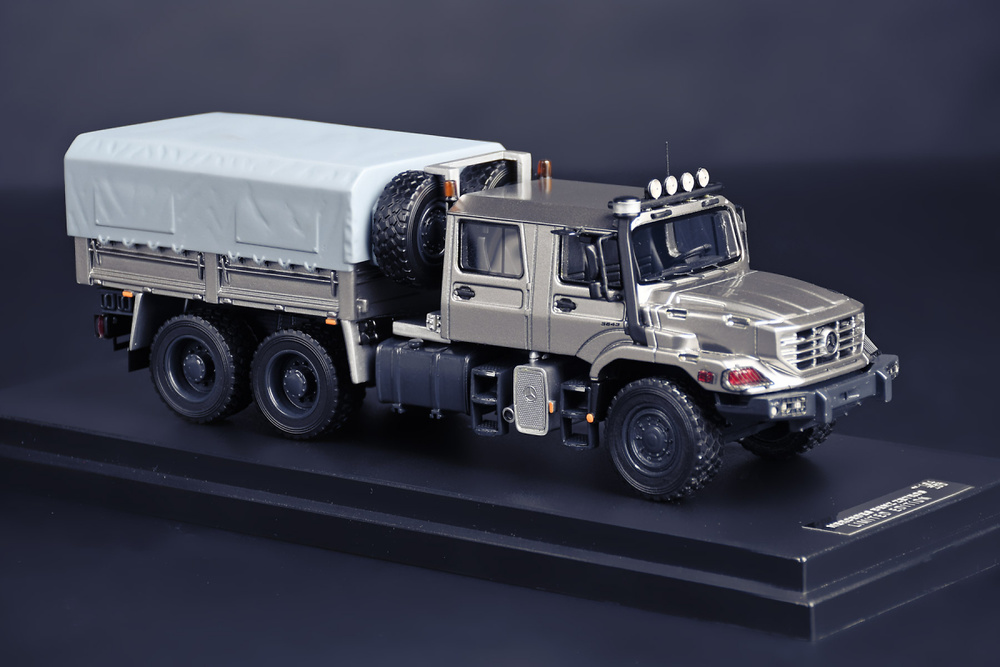 Mercedes-Benz Zetros Doppelkabine 6x6 Imc Models 32-0129 Maßstab 1:50 