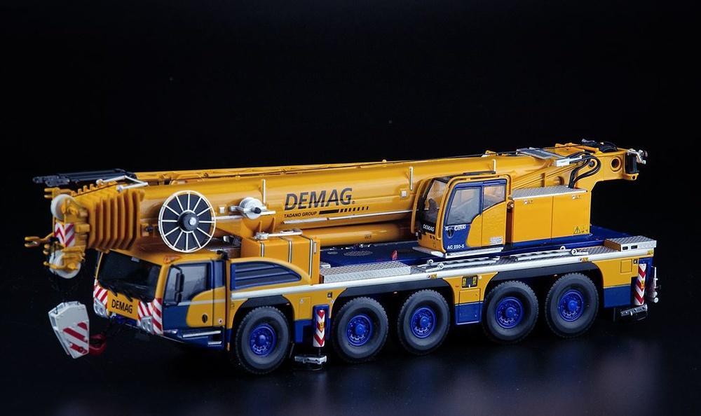 Mobilkran Demag- Ac-250 Imc Models 31-0207 Masstab 1/50 