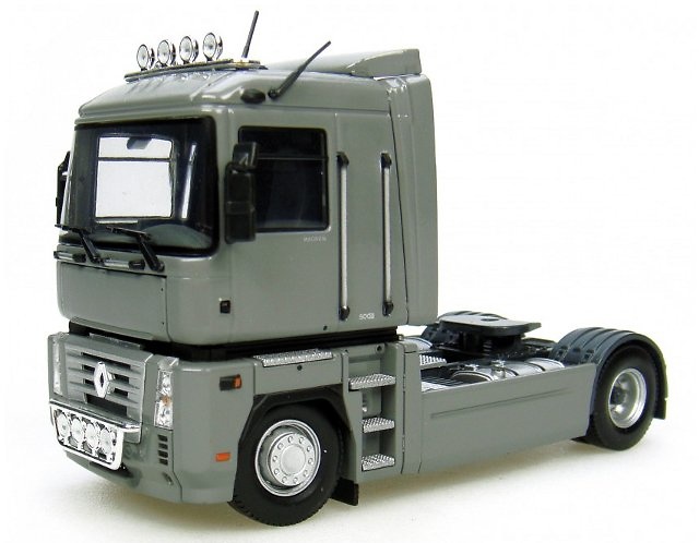 Renault Magnum 4x2 - Grey light colour 1/50 Universal Hobbies 