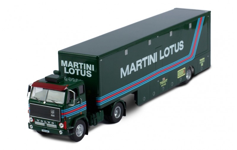 Volvo F88 + trailer Martini Lotus racing Ixo Models TTR025 Masstab 1/43 