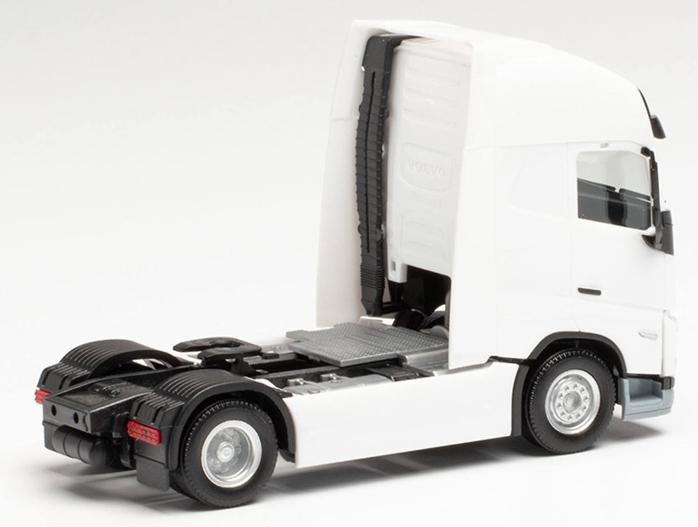 Scale model truck Volvo FH 16 Globetrotter XL white 2020 Herpa 313346 scale 1/87 