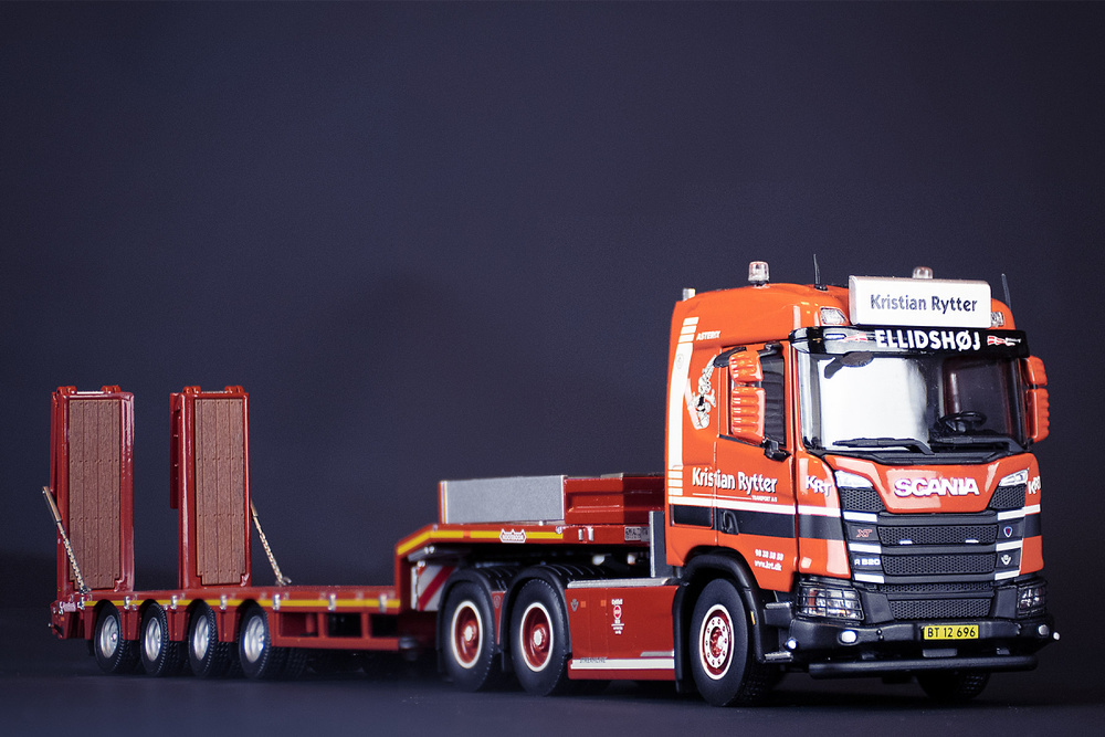 Scania XT medium roof 6X4 with nootebom MCOS 4 axle semi low