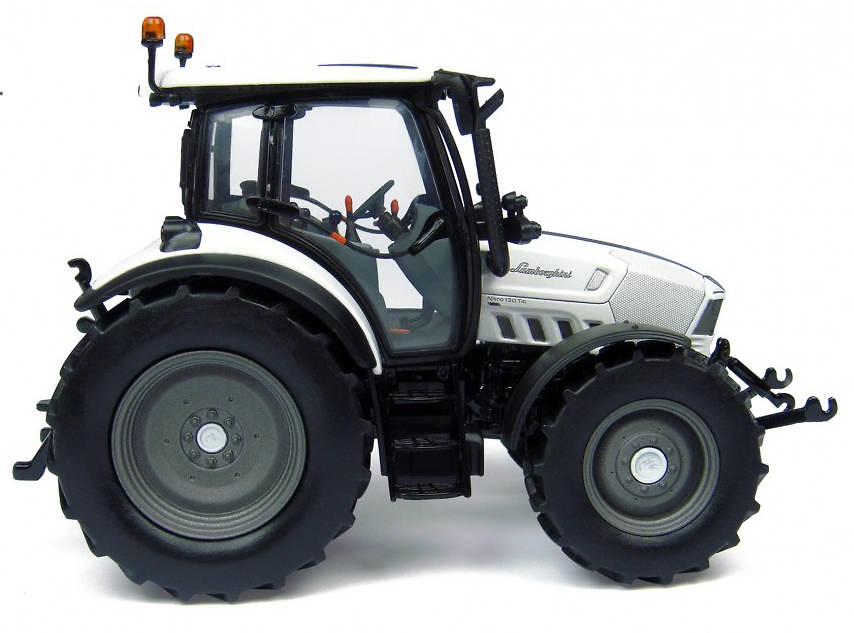 Tractor Lamborghini Nitro 130 VRT Universal Hobbies 4228 escala 1/32 