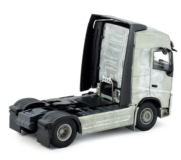 Volvo FH04 Globetrotter 4x2 Assembly Kit Lion Toys 80131 scale 1/50th 
