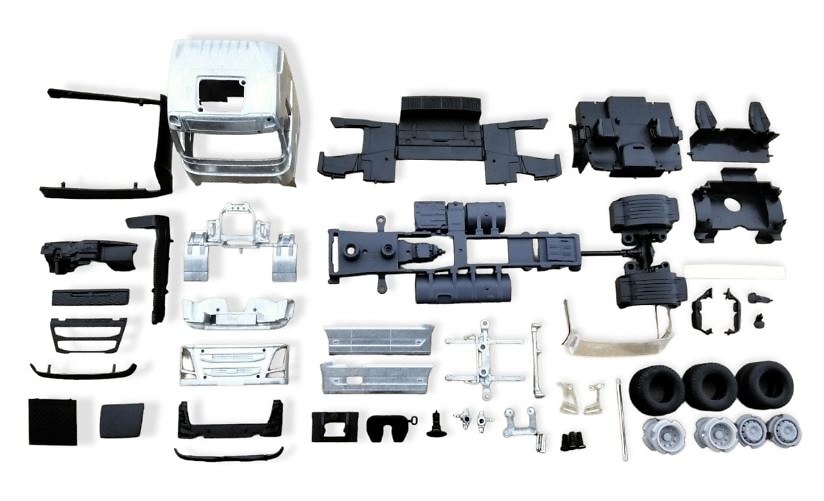 Volvo FH04 Globetrotter 4x2 Assembly Kit Lion Toys 80131 scale 1/50th 