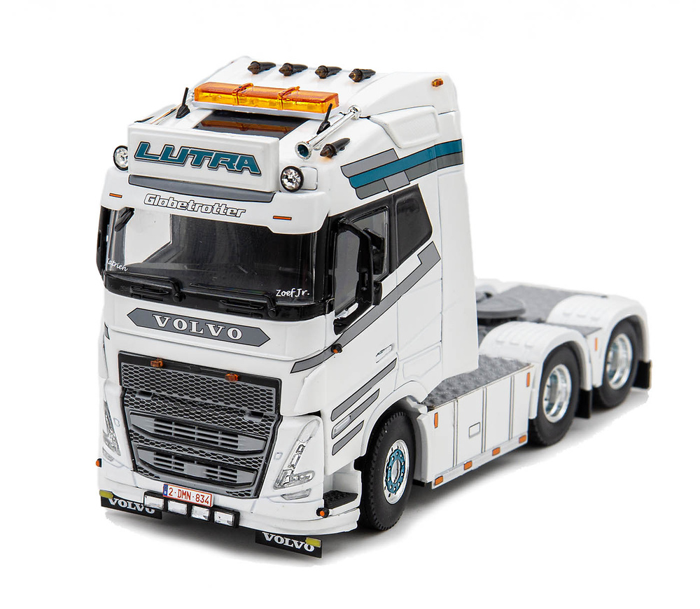 Volvo Fh5 Globetrotter Xl 6X2 Lutra Wsi Models 01-4611 scale 1/50 