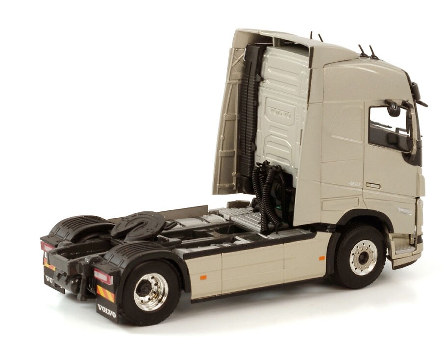 VolvoFH5 globetrotter xl 4x2 Wsi Models scale 1/50 