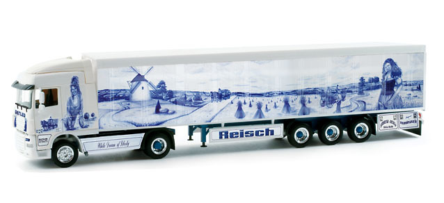 DAF XF 105 4x2 con semiremolque caja cerrada, Herpa 157810 escala 1/87 