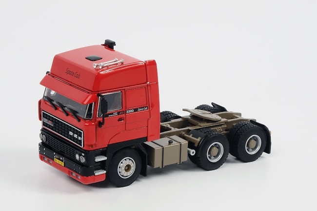 DAF 3300 Space Cab 6x4 - rojo, WSI Models 1019 