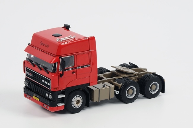 DAF 3300 Space Cab 6x4 - rojo, WSI Models 1019 