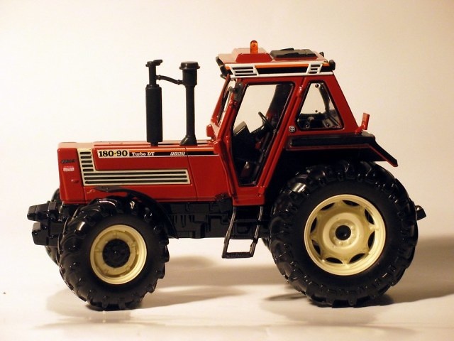 FIAT DT 180-90 Tractor Ros 1/32 
