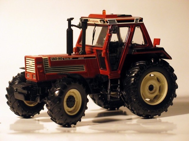 FIAT DT 180-90 Tractor Ros 1/32 