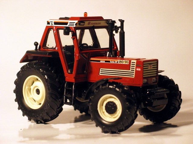 FIAT DT 180-90 Tractor Ros 1/32 