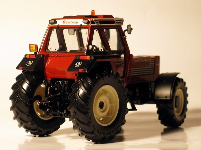 FIAT DT 180-90 Tractor Ros 1/32 