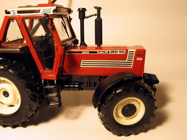 FIAT DT 180-90 Tractor Ros 1/32 