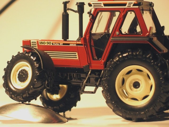 FIAT DT 180-90 Tractor Ros 1/32 