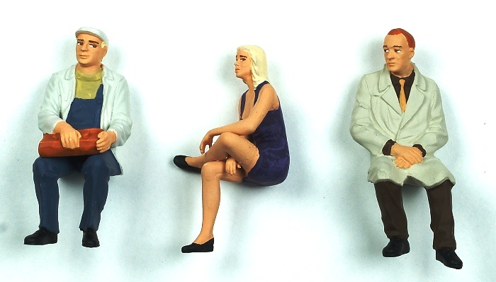Figuras gente sentada 2 Preiser 1/32 