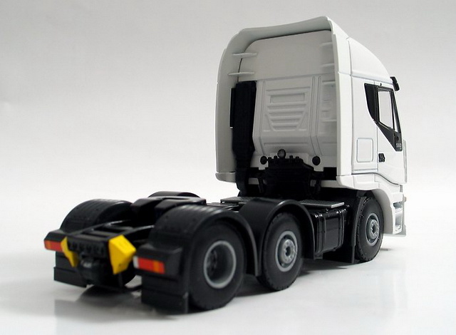 IVECO Stralis ES 6x2 Blanco Lion Toys 1/50 