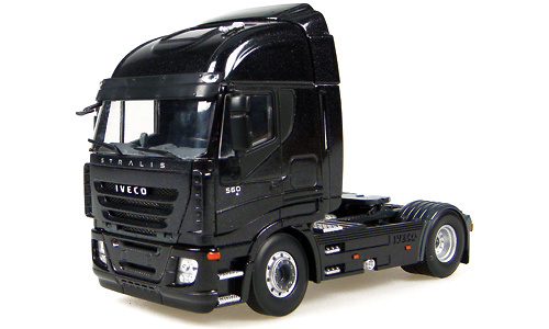 Iveco Stralis 500 negro Universal Hobbies 5672 escala 1/50 