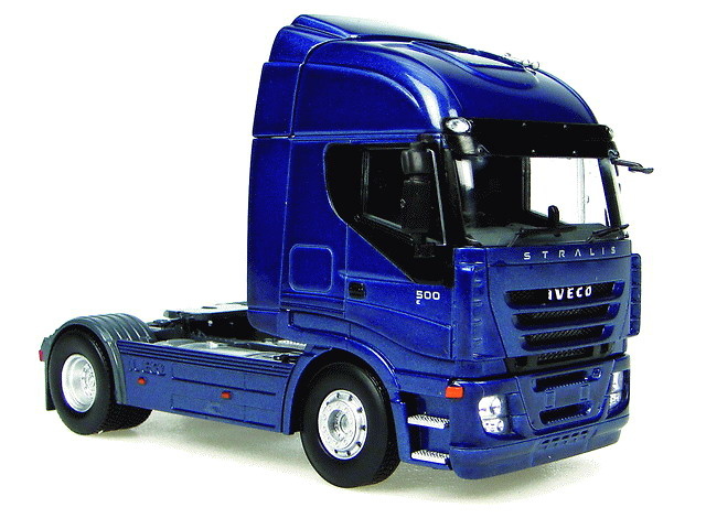 Iveco Stralis 560 Azul Cabeza Tractora Camión Universal Hobbies 5673 escala 1/50 