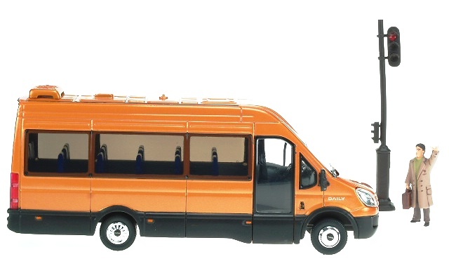 Iveco new model Minibus Ros 00122 escala 1/43 